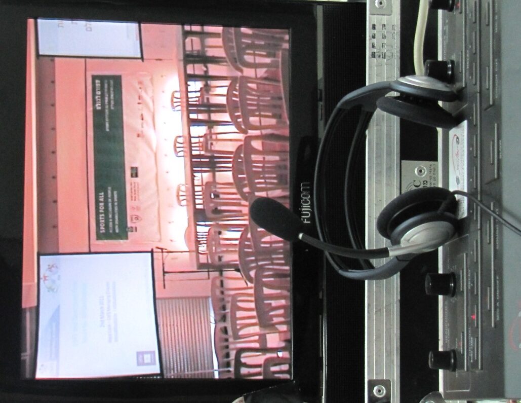 Simultaneous-translation-equipment